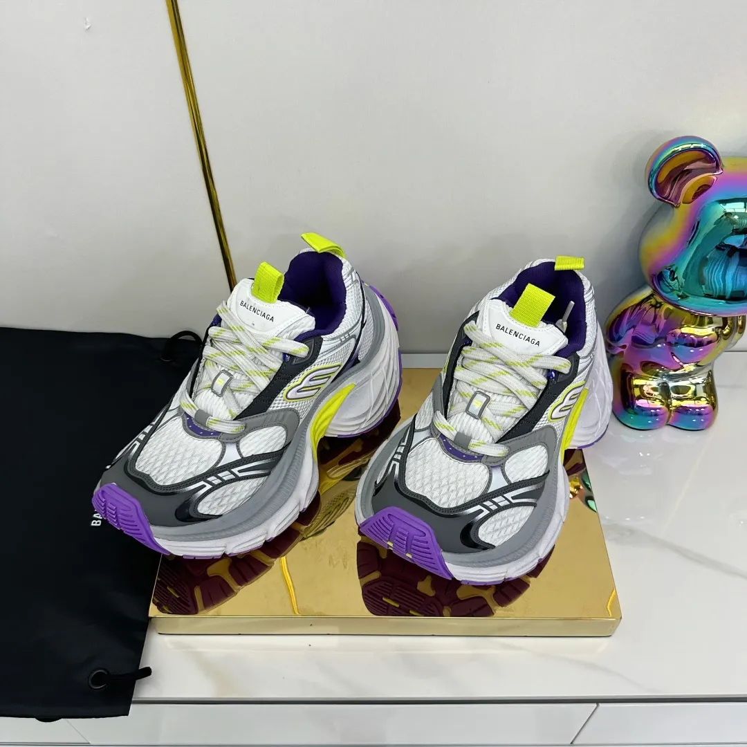 👟👟Ex-factory price 680👟👟 Balenciaga Balenciaga CARGO 6XL Sneakers Round-toe lace-up Low-cut lifestyle mesh lace-up Low-cut catwalk retro Balenciaga is always at the forefront of fashion. This model has huge size and eye-catching design. It is in line with the current "" trend. It uses an all-black color scheme to create a low-key yet gorgeous effect. The 6XL size makes it a conspicuous presence in the market. Suitable for people who pursue individuality. The products released this time once again reflect their innovation capabilities. They are made of microfiber and mesh. Its avant-garde design, exaggerated volume and reflective details give it a special silhouette. It is made of mesh material, which brings good foot feel, comfortable and breathable. The appearance still adopts the classic shape. The shoe body is fashionable and easy to wear. Item No.: 815859 W2MV2 1012 Size: 35-46